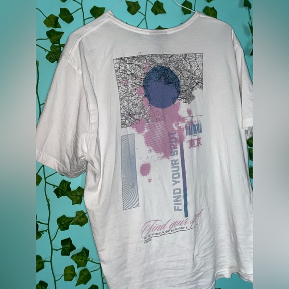 White graphic tee - Picture 16 of 16